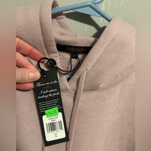 BNWT  Greyson golf sweatshirt
